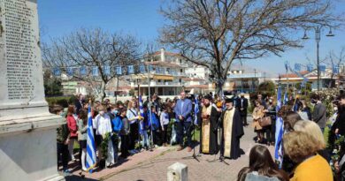 Κατάθεση στεφάνων στο Ηρώο της πόλης του Τυρνάβου